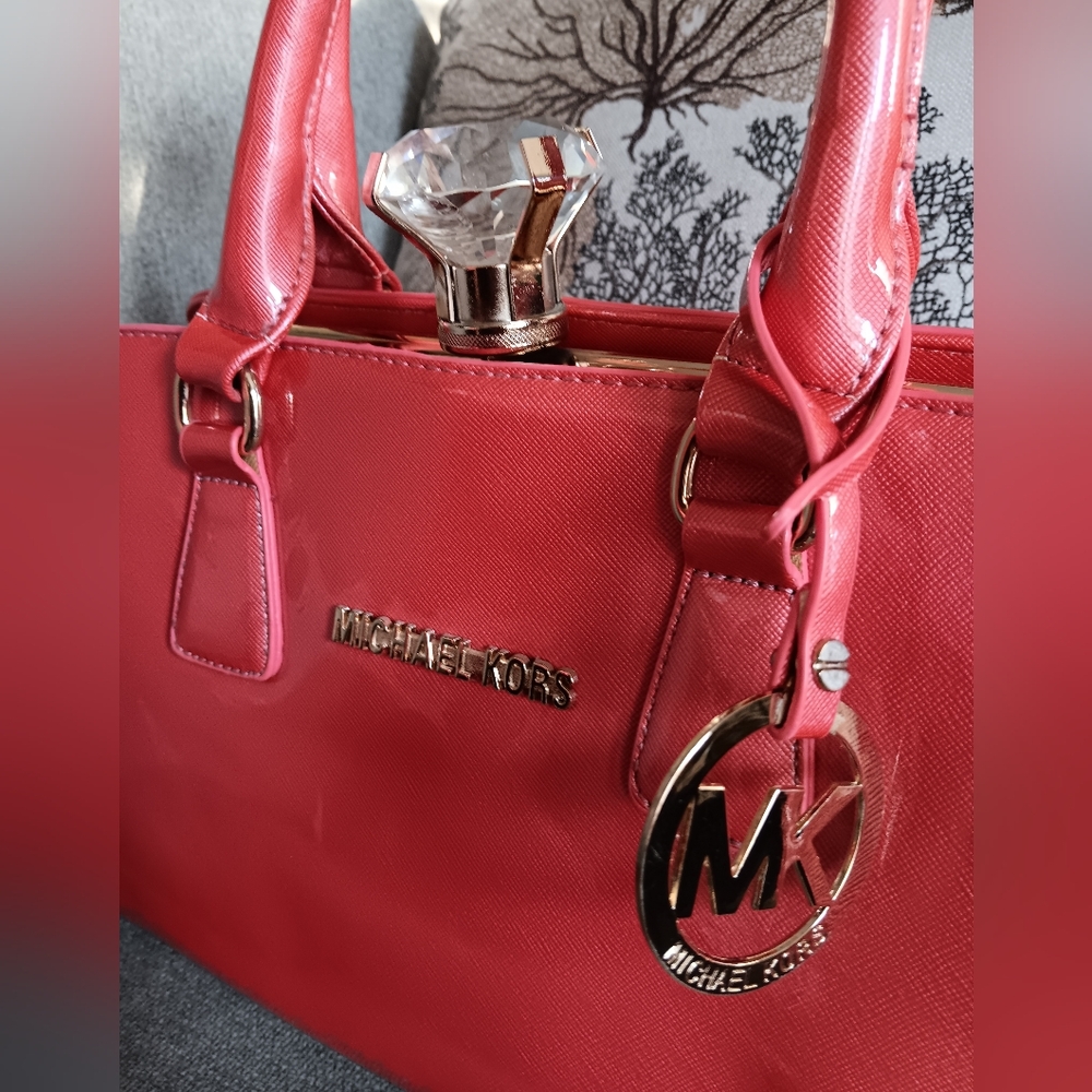 Michael Kors Kiss Lock Patent Satchel EUC - Picture 12 of 16